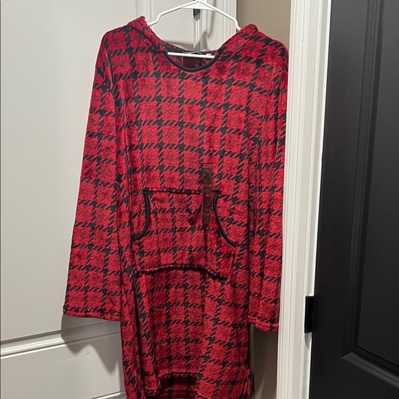 Berkley Jensen Dresses & Skirts - NWT Plaid Fuzzy Dress Hoodie Size L